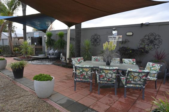Outdoor seating at West Wyalong motel